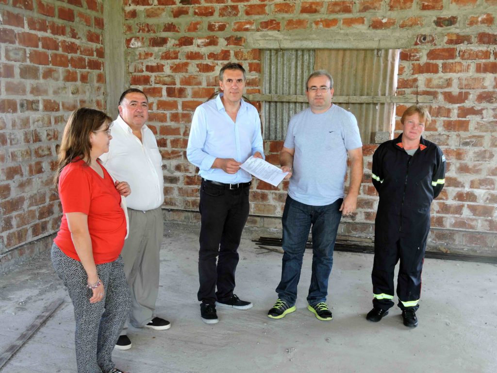 Tindiglia entrega subsidio en Guatraché II
