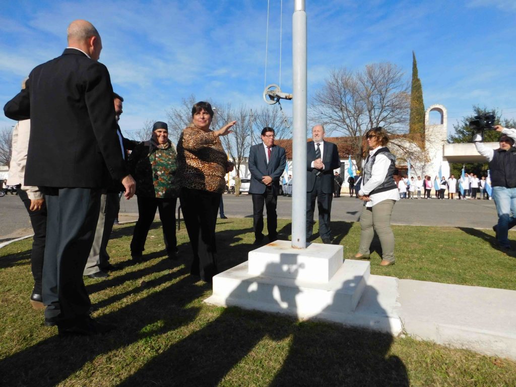 ACTO 2 DE MAYO EN PICO 1